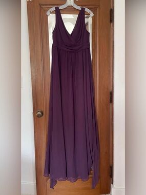 David's Bridal Deep Plum V-Neck Chiffon Maternity Bridesmaid Gown Size Medium